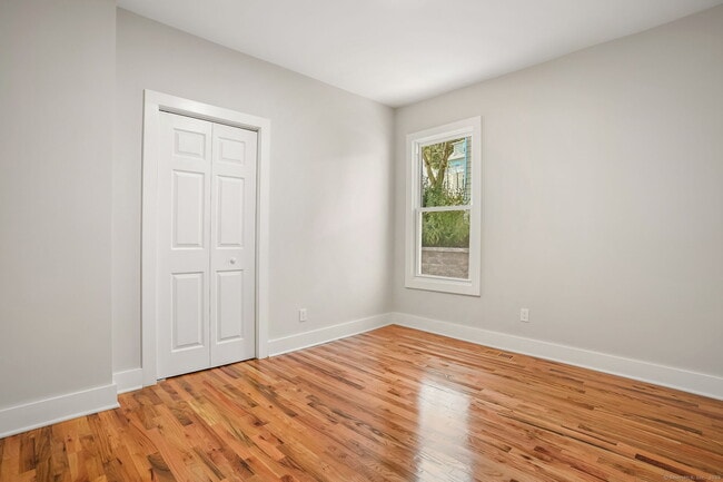 Building Photo - 10 Perry Hill Rd