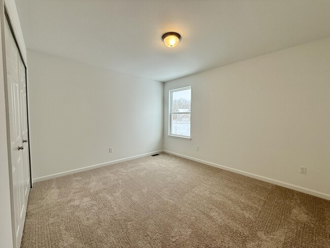 Building Photo - 6173 S Trailwoods Dr