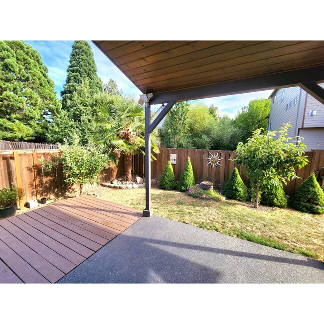 Building Photo - 730 SW 207th Pl