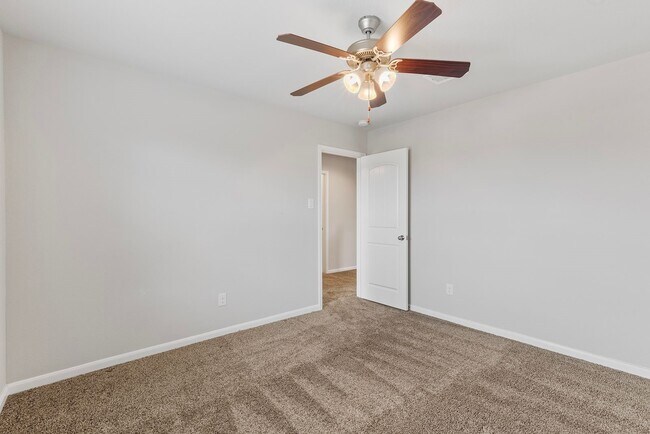 Building Photo - 12123 Parade Park Pl