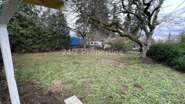 Building Photo - Huge Property w/ 2BD Home - Milwaukie, OR