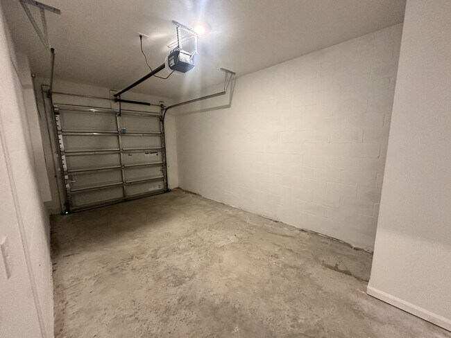 Building Photo - 2423 Bevel Ln