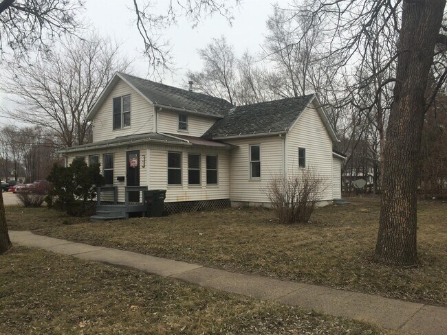 Building Photo - 203 Sumner St