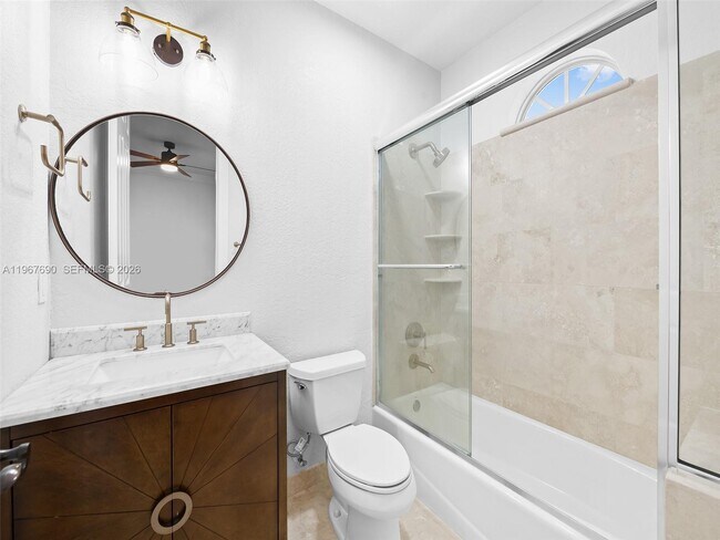 Building Photo - 827 SE 2nd Ct