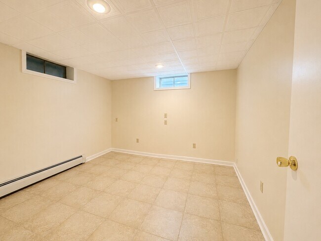 Building Photo - 240 Ridgefield Rd