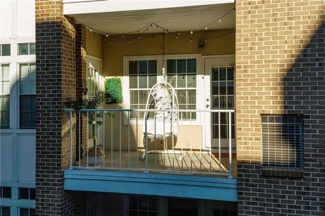 Building Photo - 220 Renaissance Pkwy NE