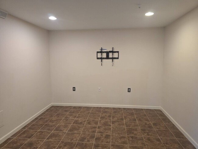 Building Photo - 5621 Queen Anne Ct