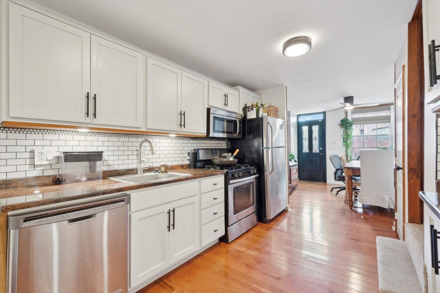 Kitchen 5 - 923 N Lawrence St