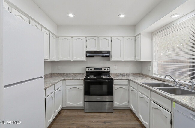 Building Photo - 7129 Orizaba Ave