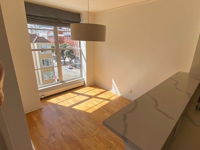 Dining area - 2040 Franklin St