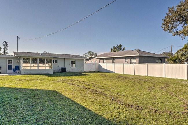 Building Photo - 1017 Pineland Ave