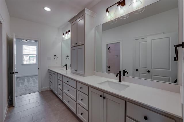 Building Photo - 611 Hummingbird Dr