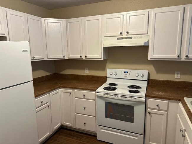 Building Photo - 2208 Katy Ln