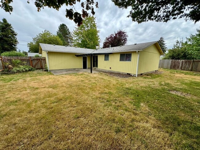 Building Photo - Pet-Friendly House In South Corvallis