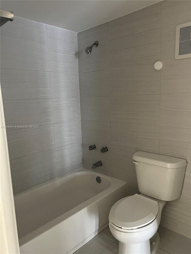 Building Photo - 395 NE 21st St