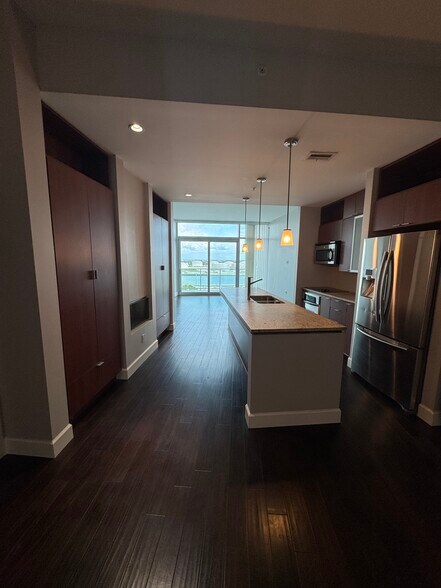 Building Photo - 912 Channelside Dr