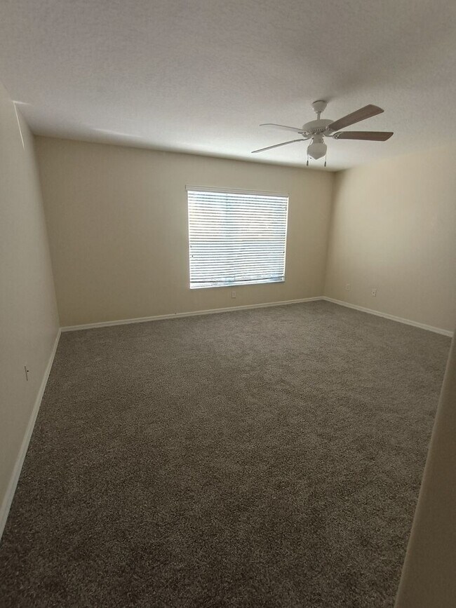 Building Photo - 3/2.5 Townhouse upgraded! UCF students welcome