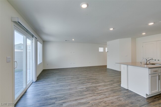 Building Photo - 2646 Snapdragon Fls Ave