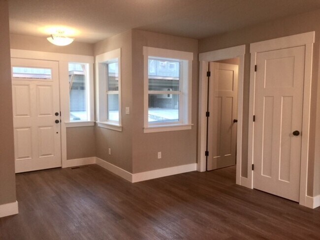 Building Photo - CHAMPION VILLAGE LUXURY TOWNHOMES IN SANDY...