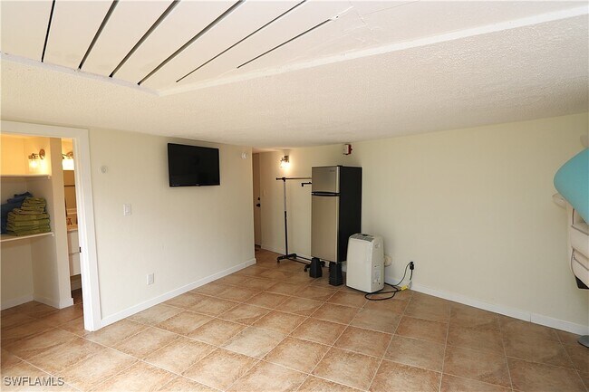 Building Photo - 1015 Anglers Cove