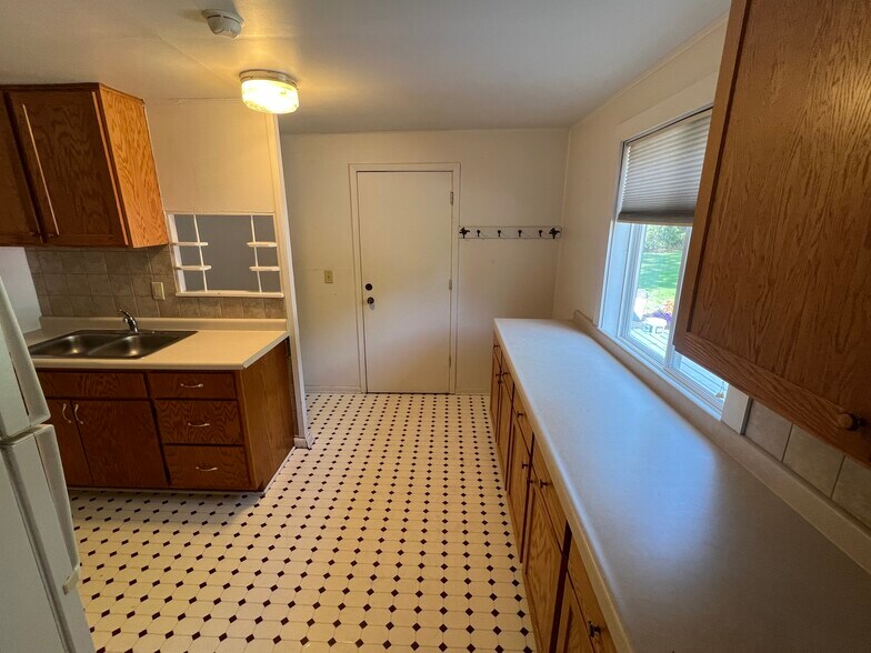 Building Photo - 6505 10th St SE