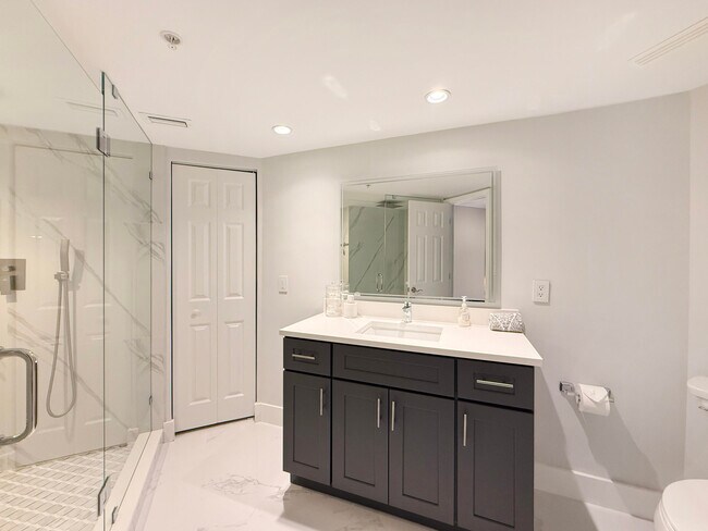 Building Photo - 3000 N Ocean Dr