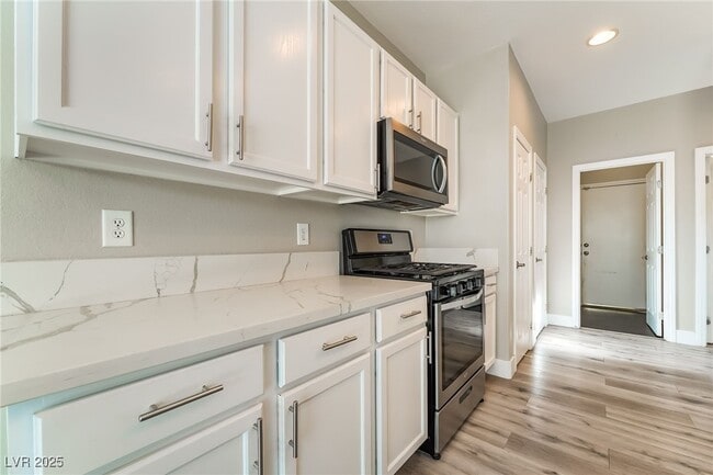 Building Photo - 10667 Mann St