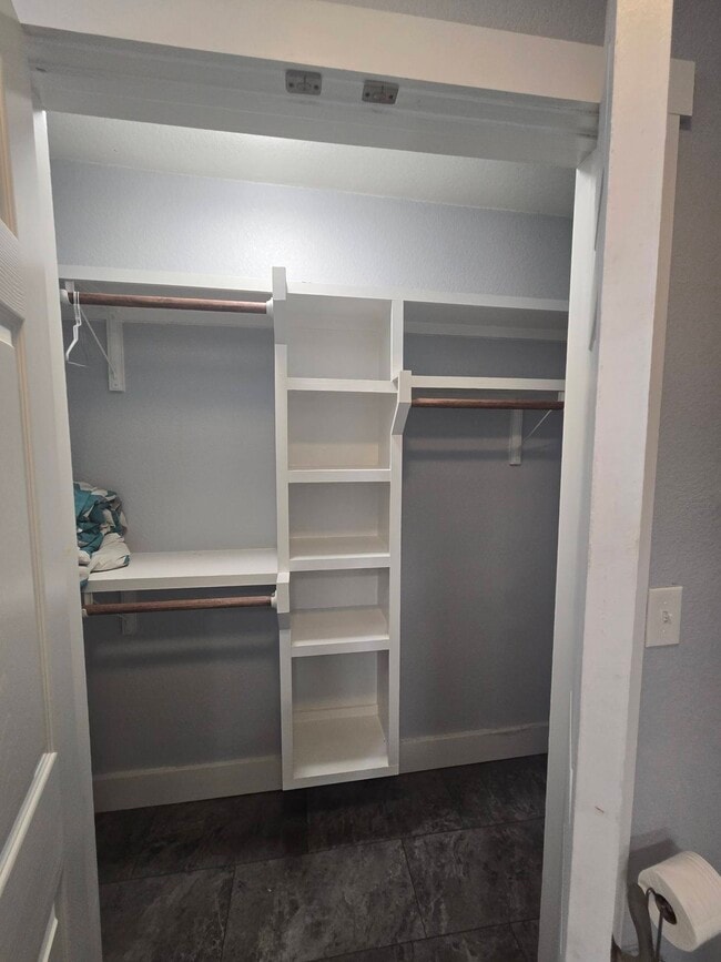 Building Photo - 1305 N Main St