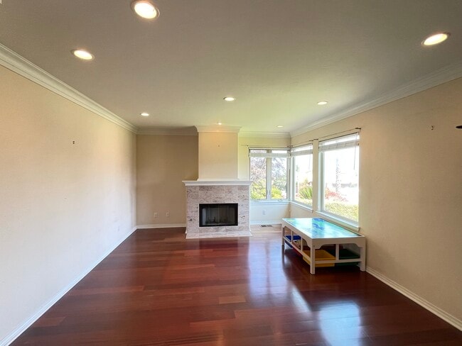 Building Photo - 4461 Santa Cruz Ave