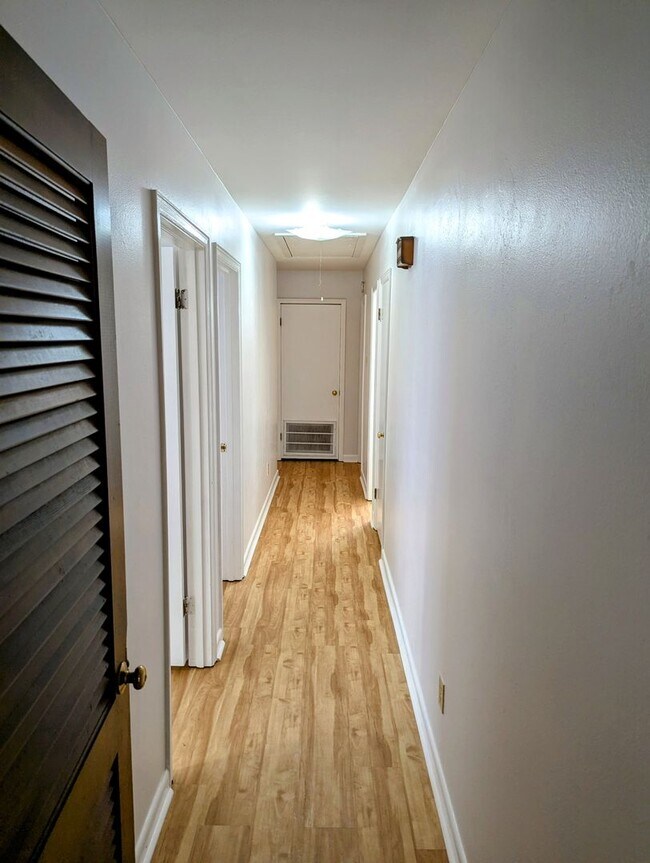 Building Photo - Charming 4/2 near River Ranch