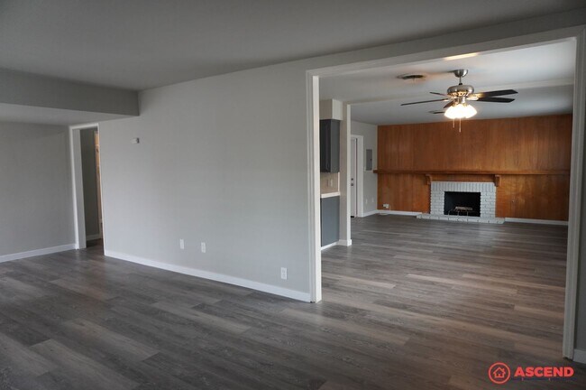 Building Photo - 6201 Hartman Ave