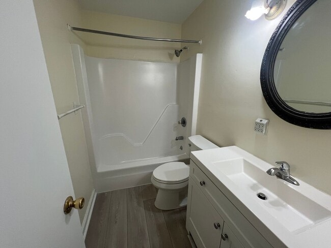 Building Photo - 934 Maryland Ave