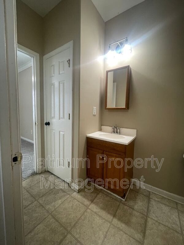 Building Photo - 22 Weyman Ave SW