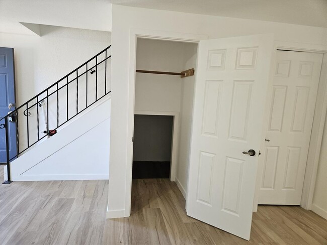 Building Photo - Remodeled 2/1.5 Townhome in a Quiet Fourplex