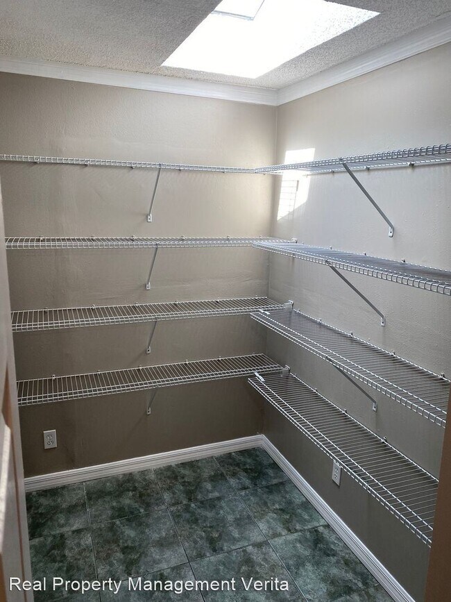 Building Photo - 2 br, 2.5 bath House - 2888 Wareham Ct