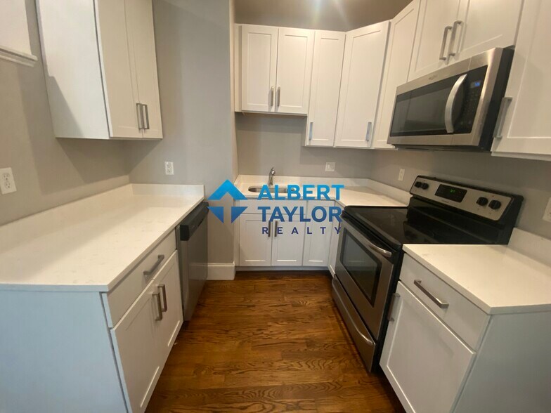 Building Photo - 1568 Tremont St