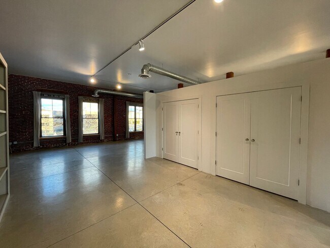 Building Photo - 54 Old Granite St