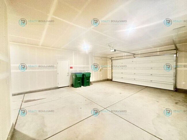 Building Photo - Beautiful 4 Bedroom, 2 Bathroom, 2 car garage, Single Story Home