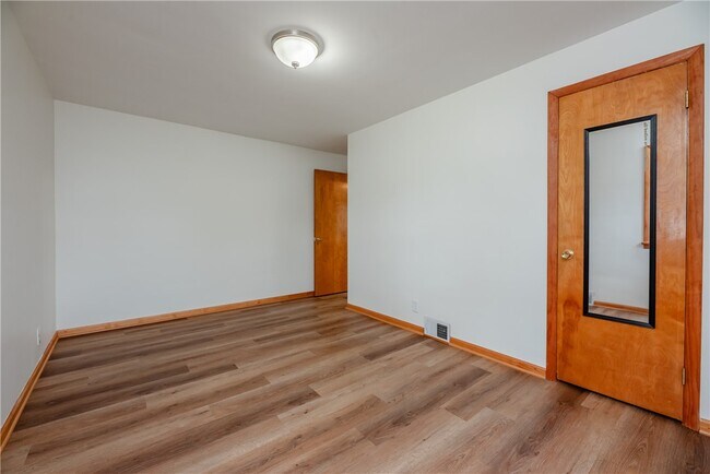 Building Photo - 416 W Spruce St