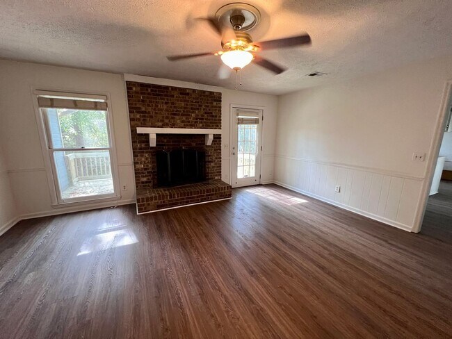 Building Photo - 1402 Northgate Dr