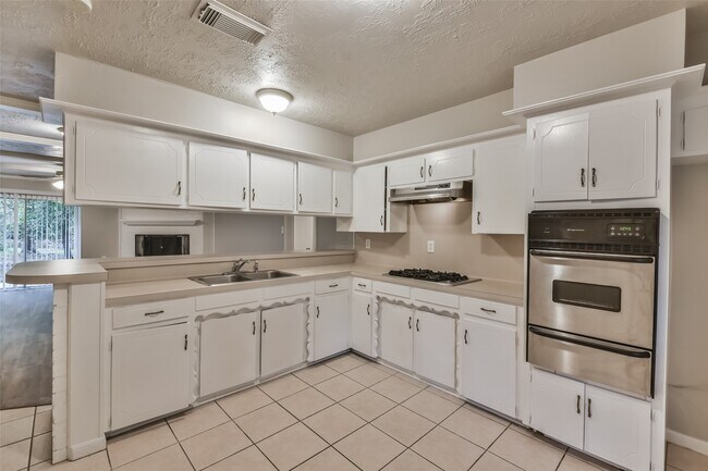Building Photo - 25726 Timber Lakes Dr