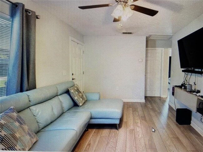 Building Photo - 9725 Alsobrook Ave