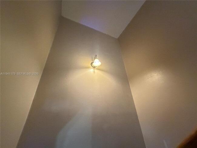 Building Photo - 810 NE 212th Terrace