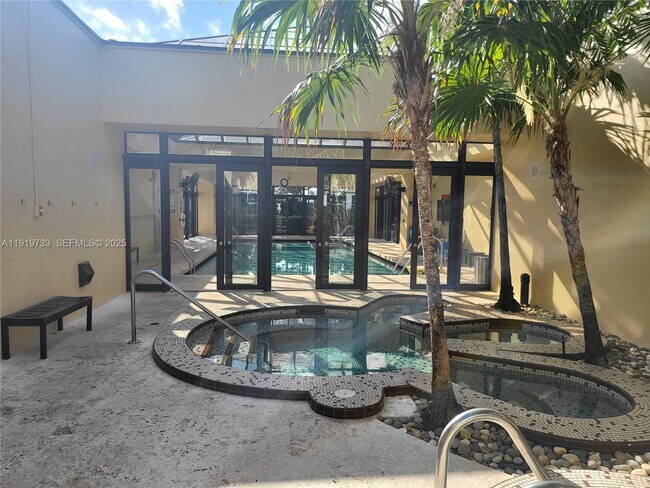 Building Photo - 1000 Quayside Terrace