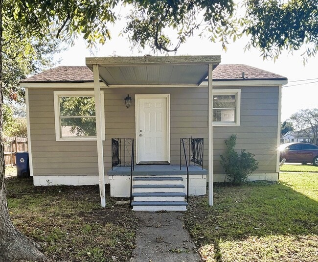 Primary Photo - 2501 Delille St
