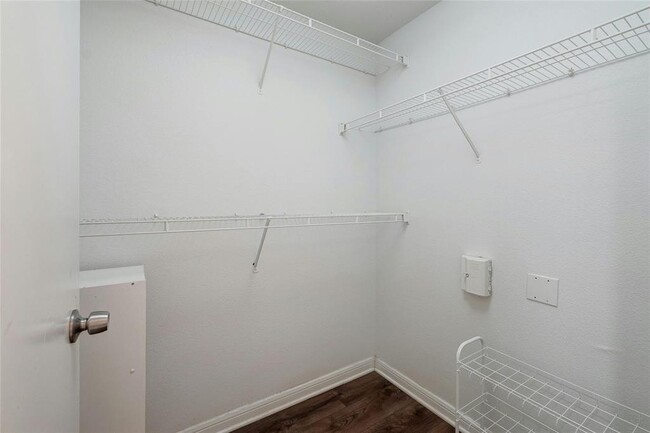Building Photo - 2320 Gracy Farms Ln