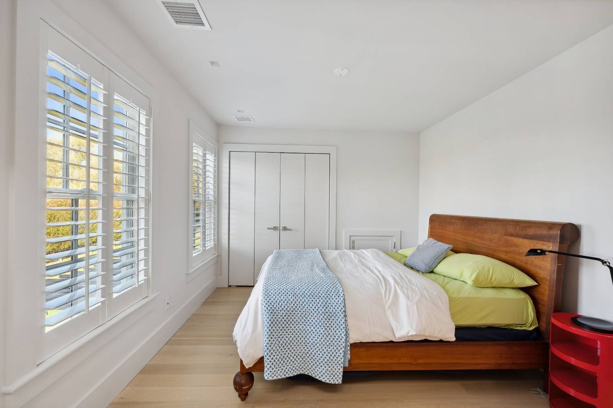 Building Photo - 50 Mecox Bay Ln