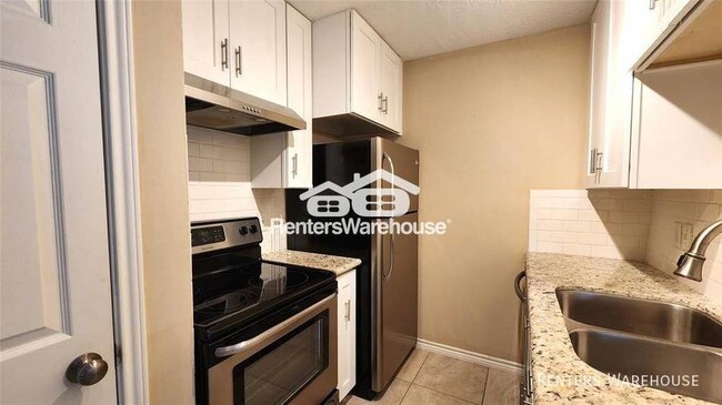 Building Photo - Private, 1bed/1bath condo in the Greenway ...