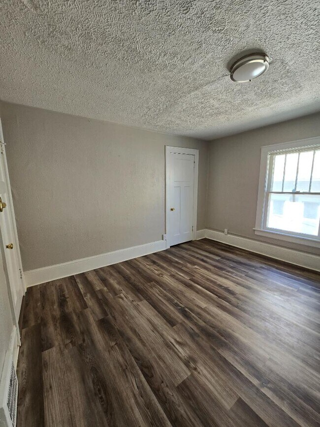 Building Photo - 107 Dawes Ave