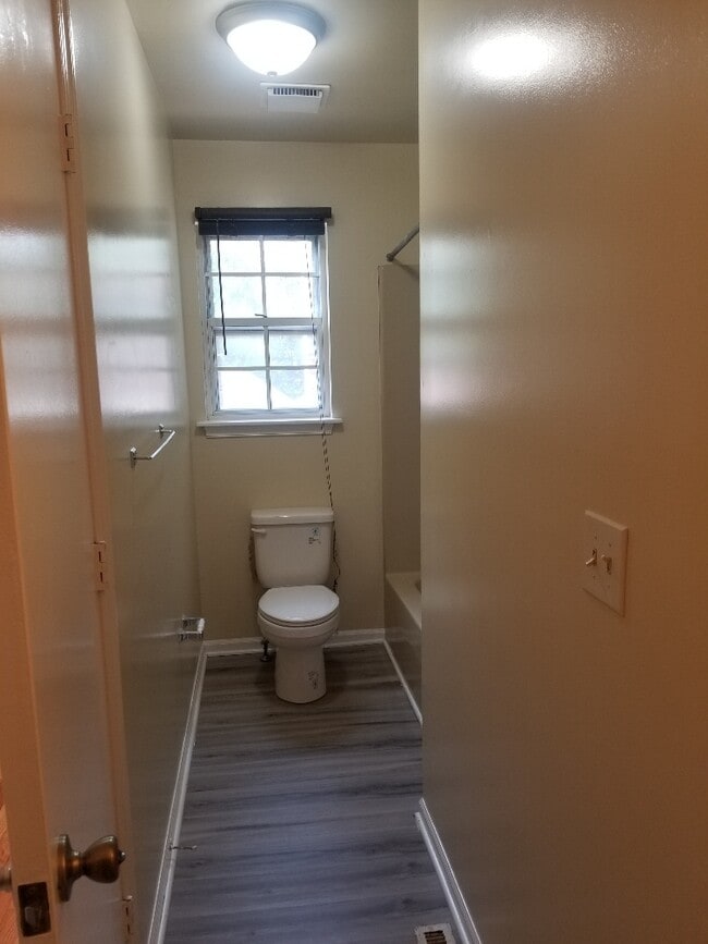 Building Photo - 137 Quince Ln